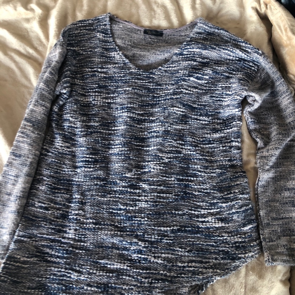 K LD Signature Ladies top pretty woven colors-blue, gray, white.Warm and comfy. - Picture 1 of 9